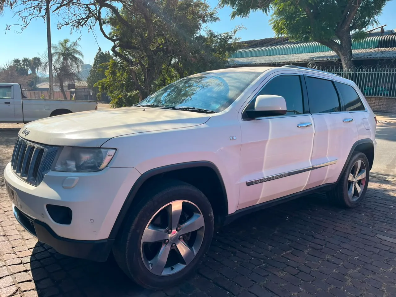 2012 Jeep Grand Cherokee  view 5