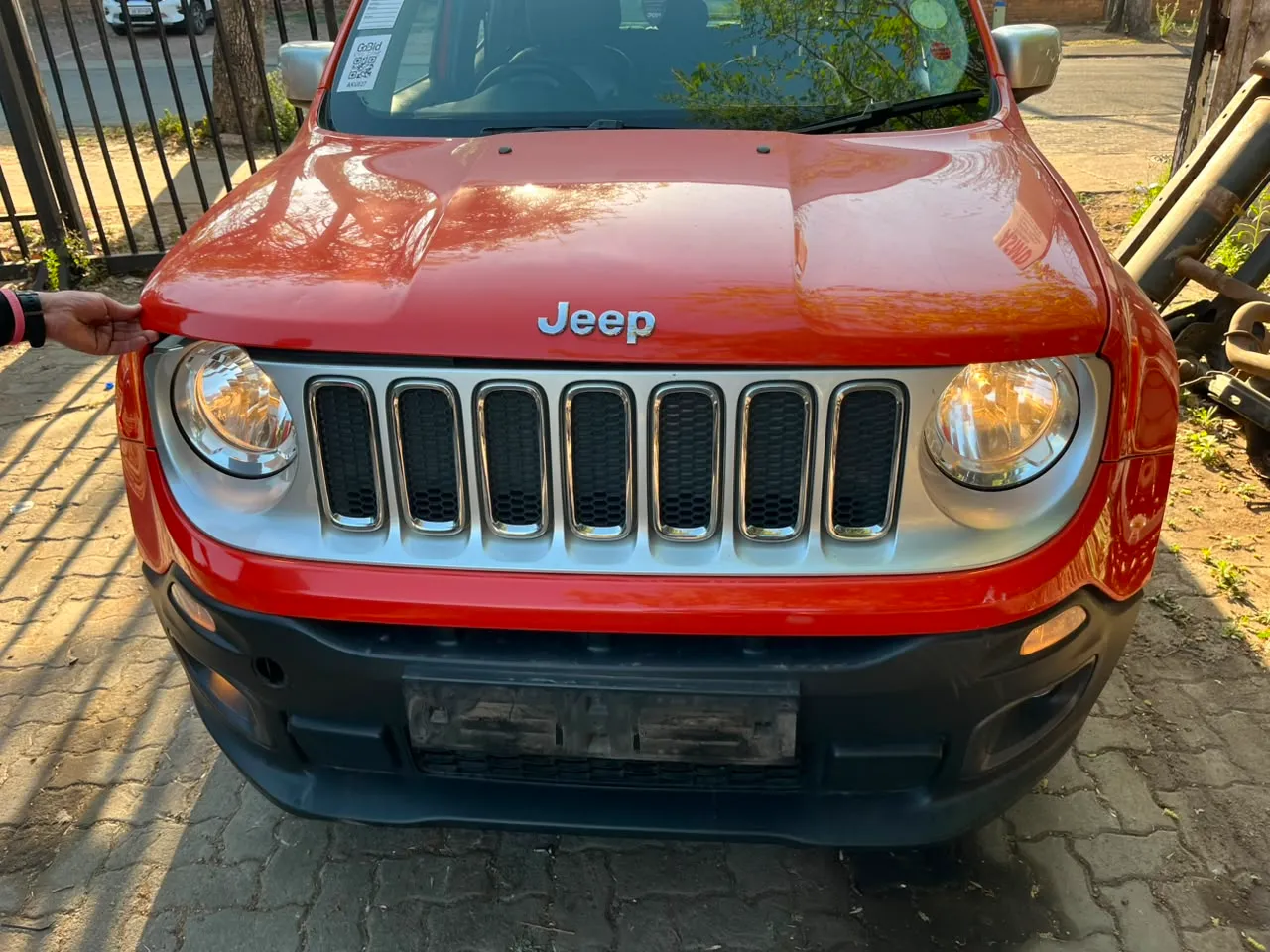 2015 Jeep Renegade  view 6