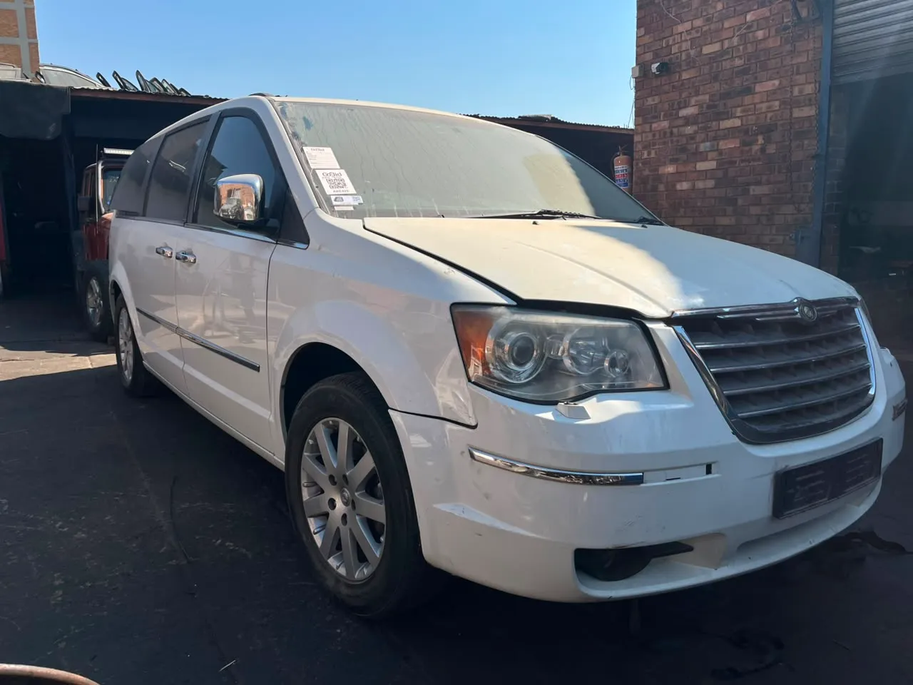 2010 Chrysler Grand Voyager thumbnail 2