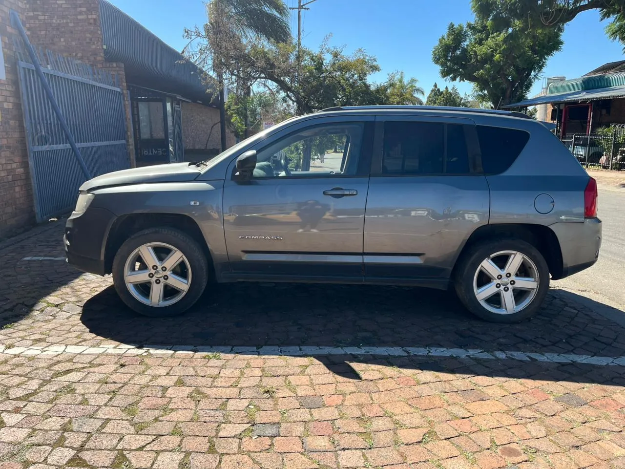 2012 Jeep Compass  view 8