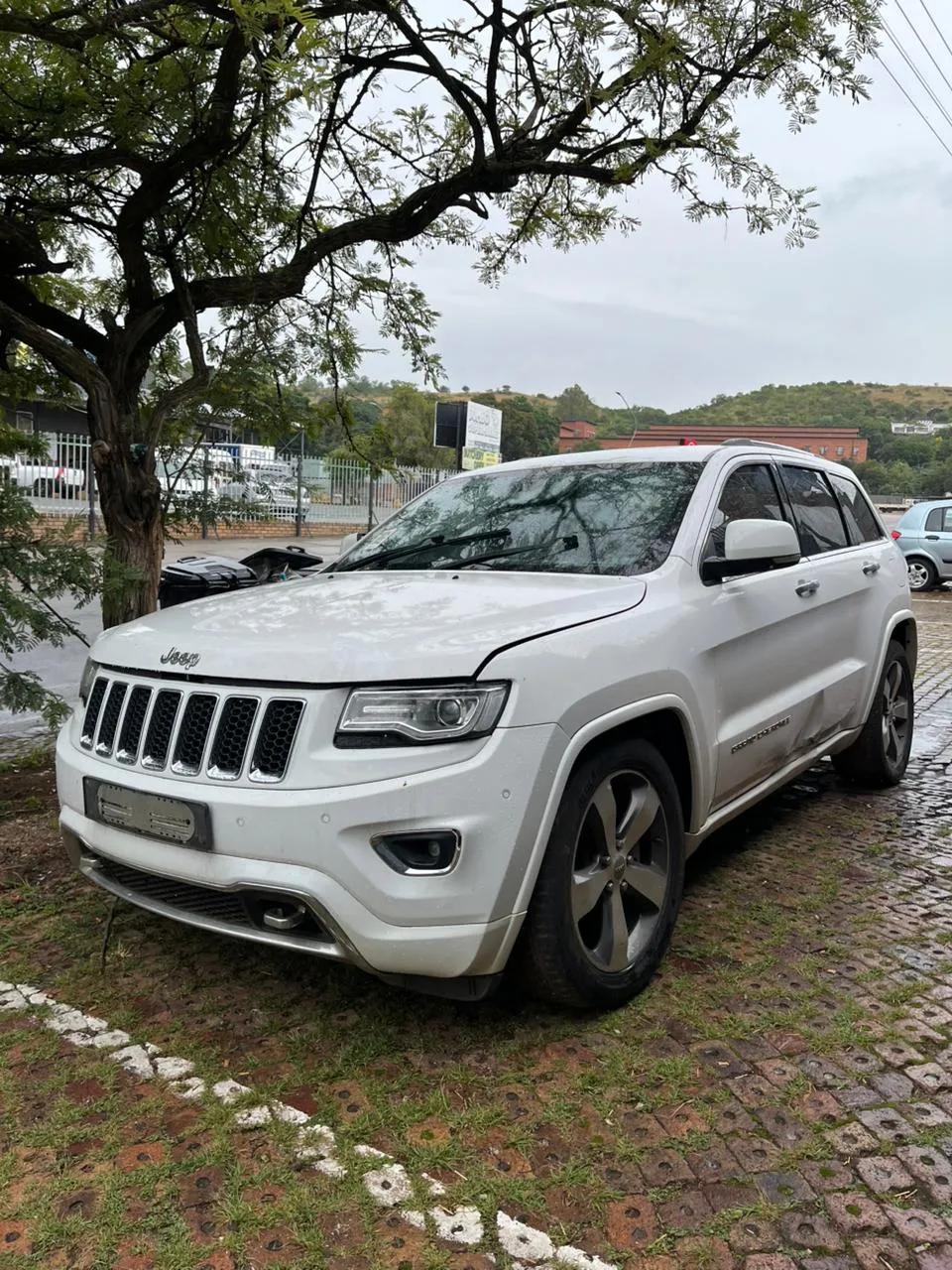 2014 Jeep Grand Cherokee  view 2