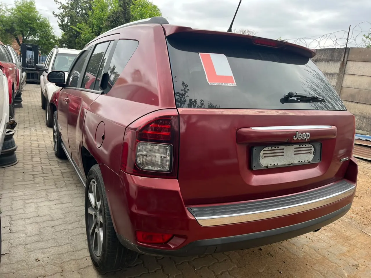 2014 Jeep Compass  view 4