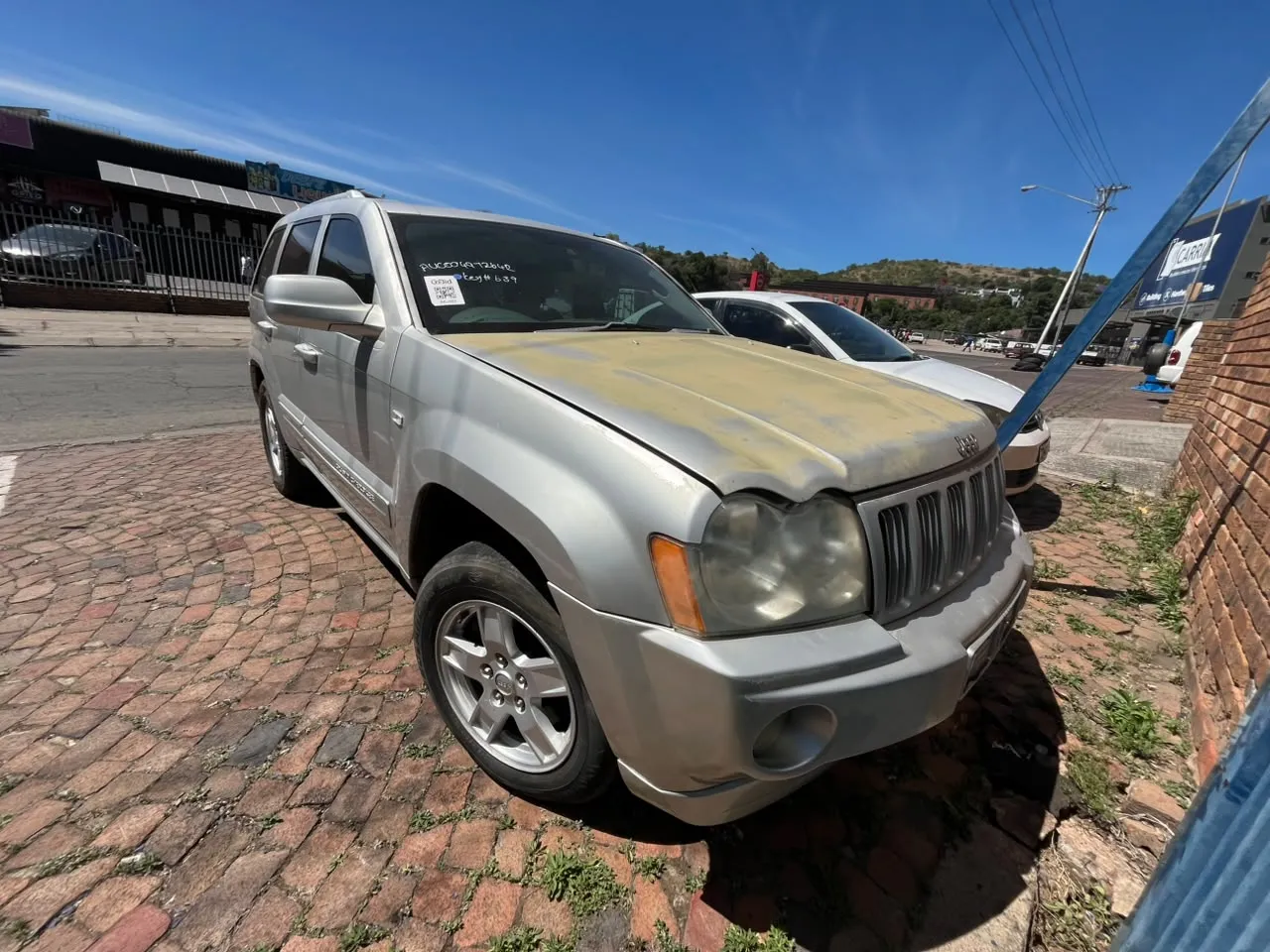 2005 Jeep Grand Cherokee  view 2