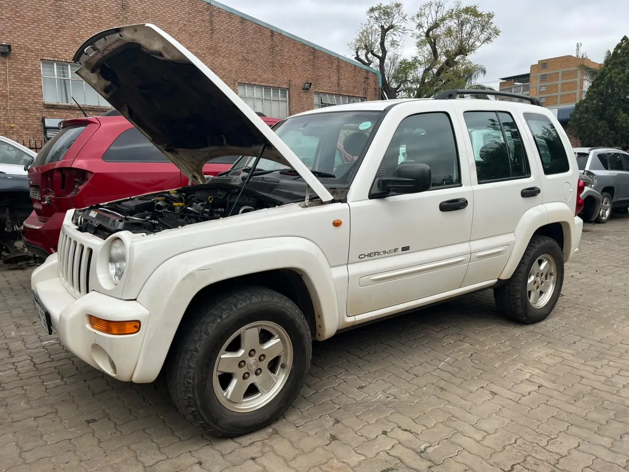 2002 Jeep Cherokee  view 2