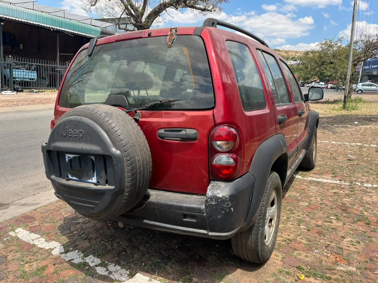 2007 Jeep Cherokee  view 2