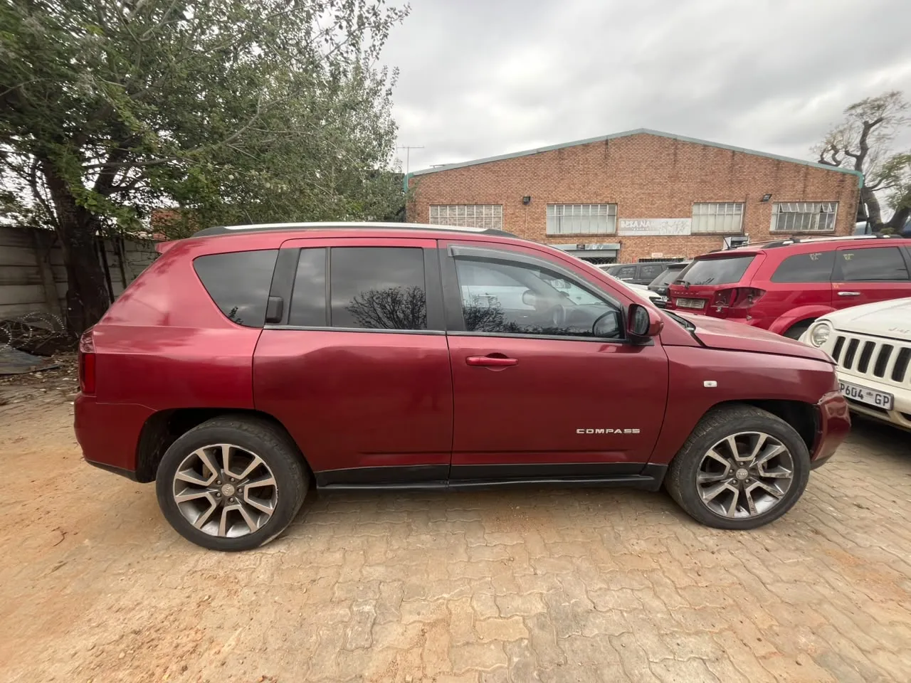 2014 Jeep Compass  view 5