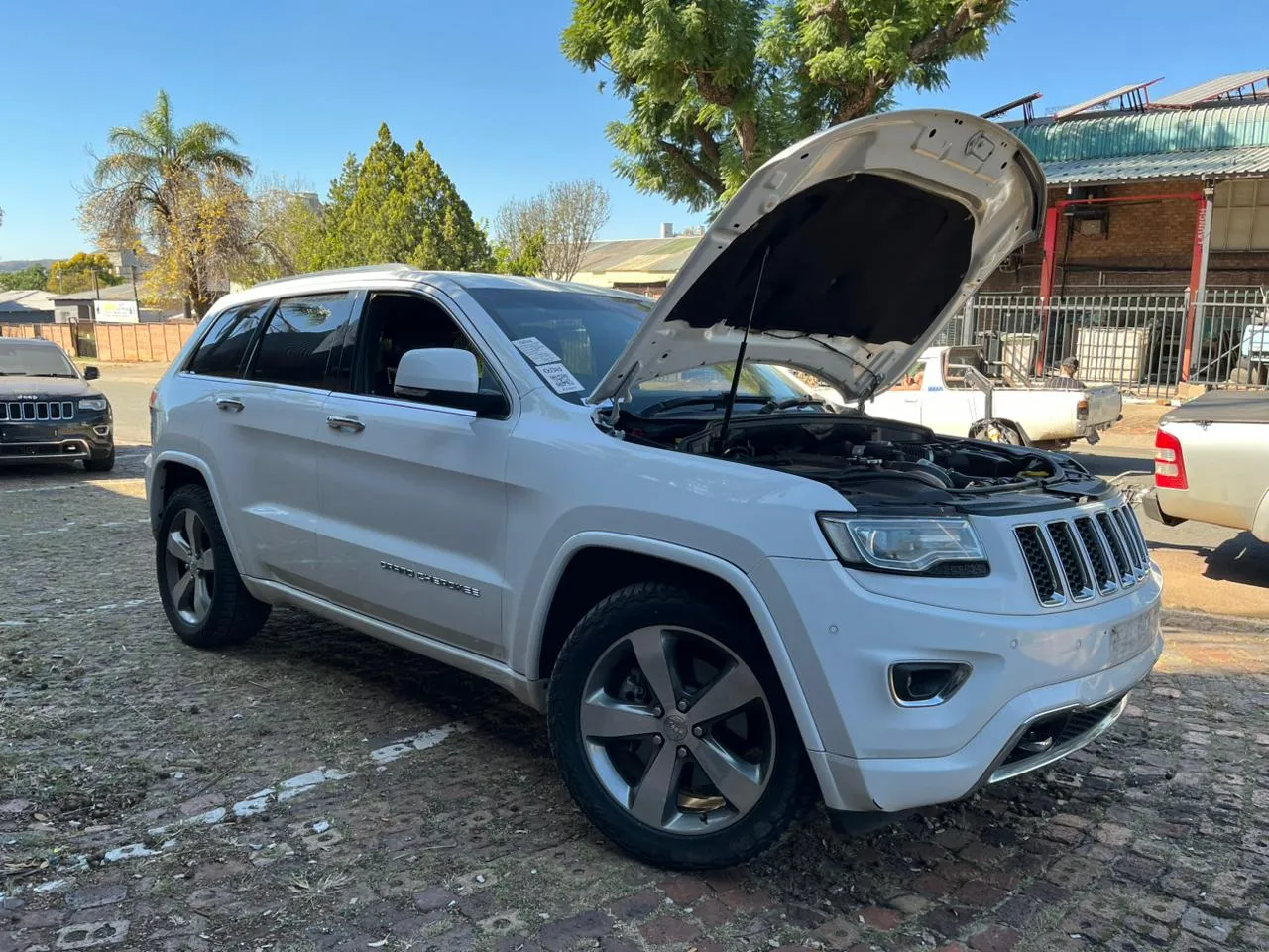 2014 Jeep Grand Cherokee  view 2