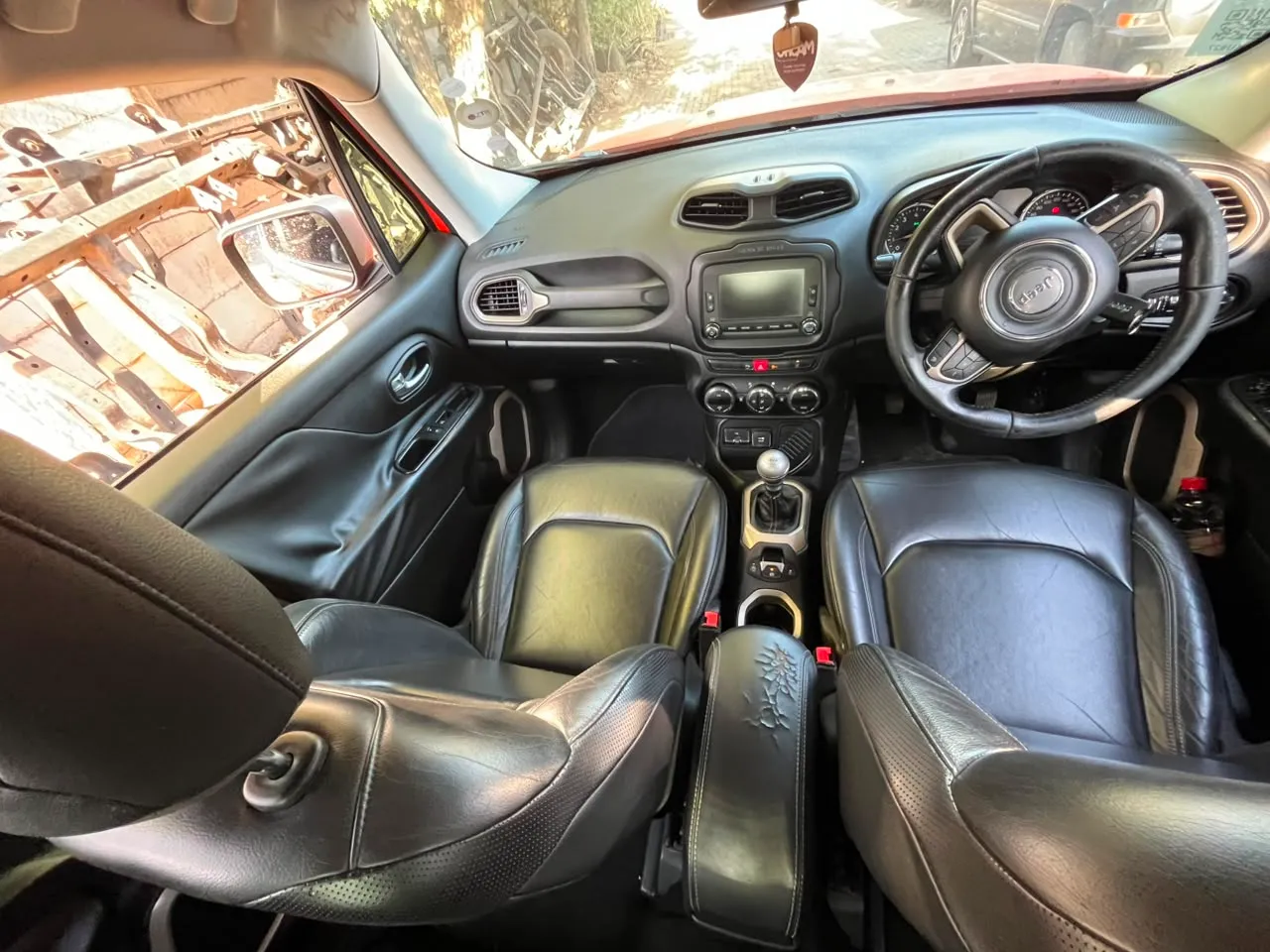 2015 Jeep Renegade  view 8