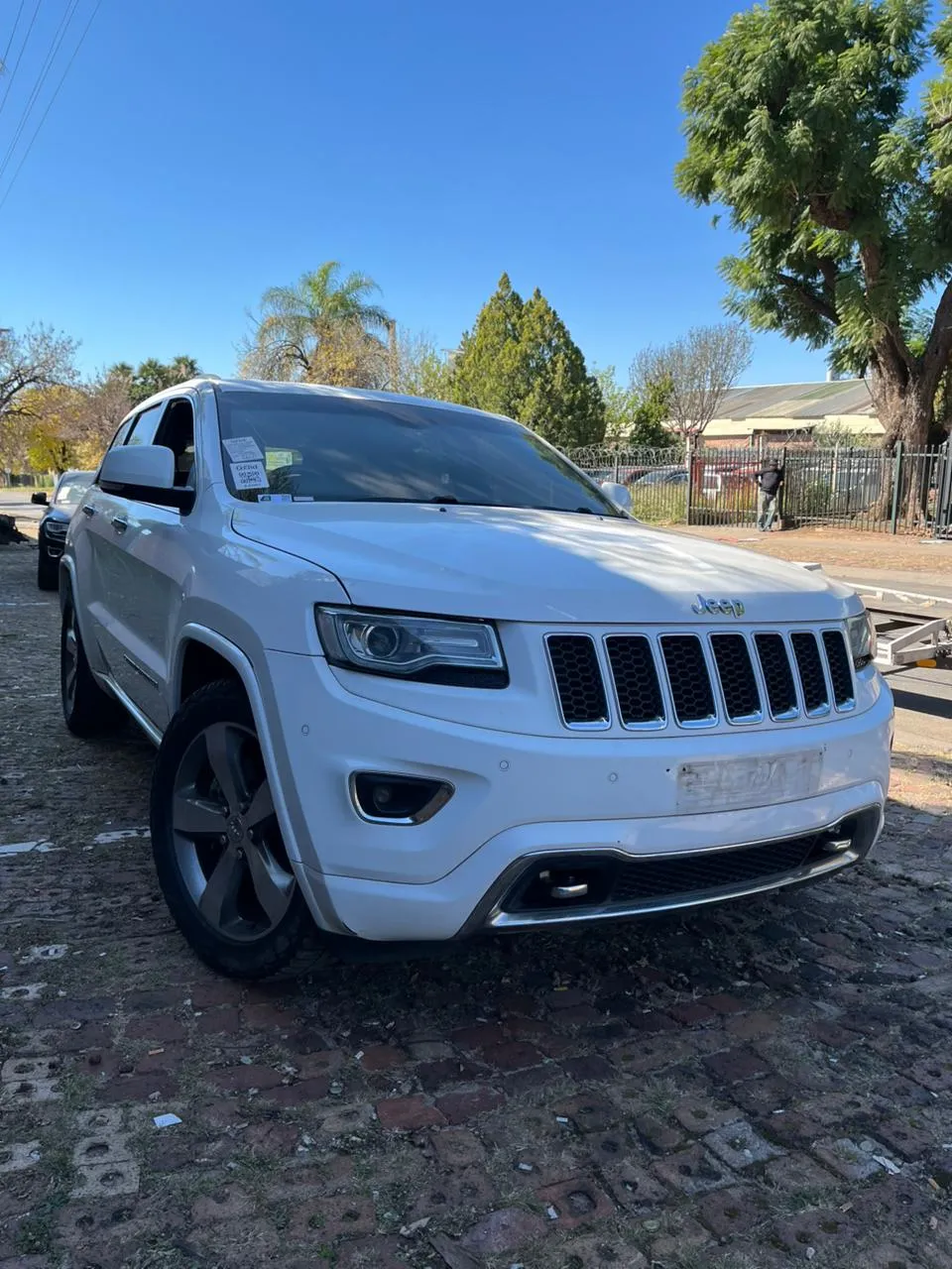2014 Jeep Grand Cherokee  view 2