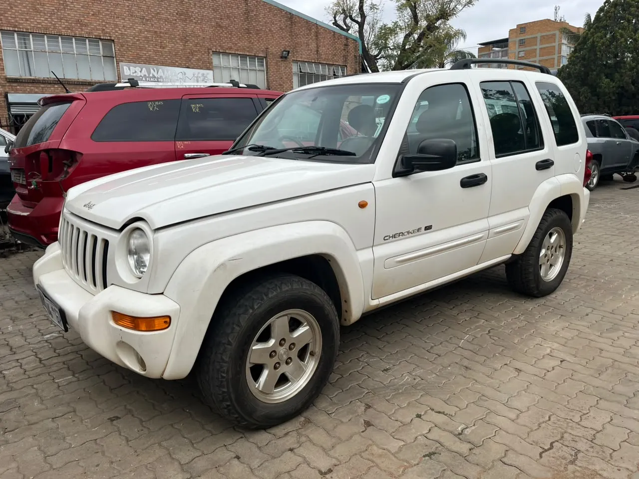 2002 Jeep Cherokee  view 2