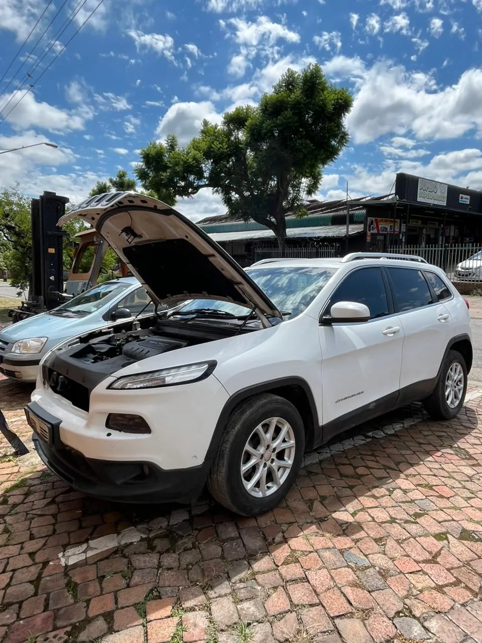 2015 Jeep Cherokee thumbnail 2