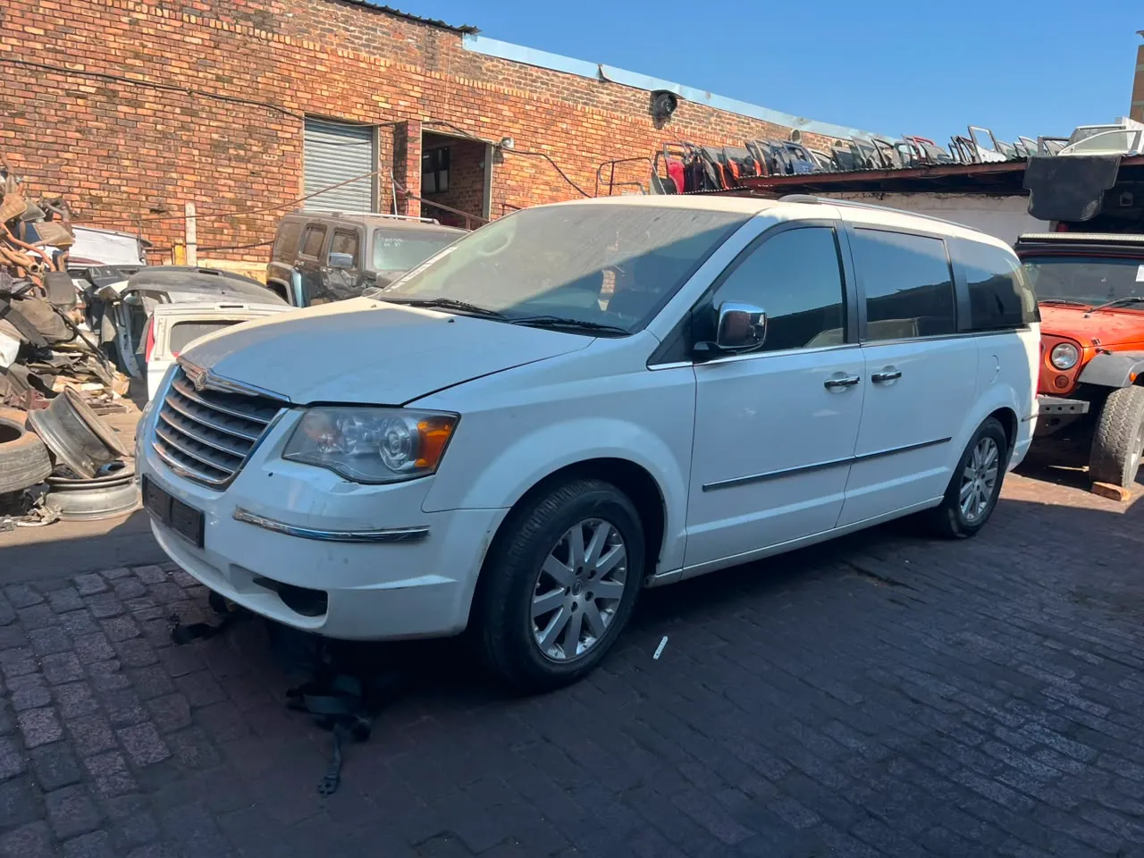 2010 Chrysler Grand Voyager view 4
