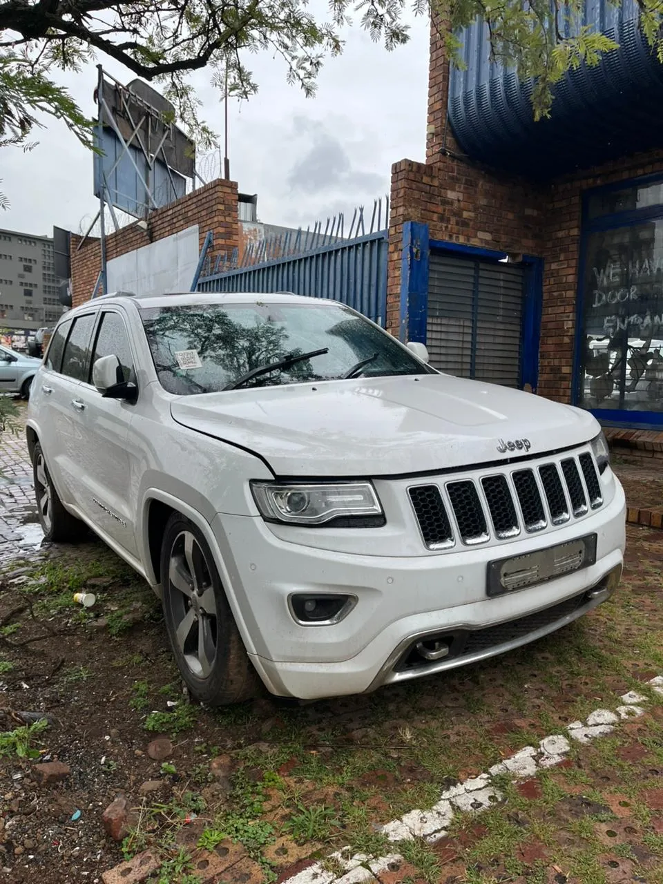 2014 Jeep Grand Cherokee  view 2