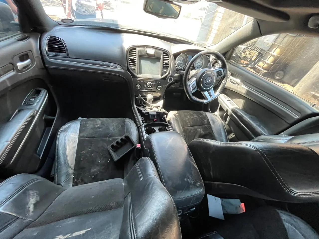 2013 Chrysler 300C  view 5