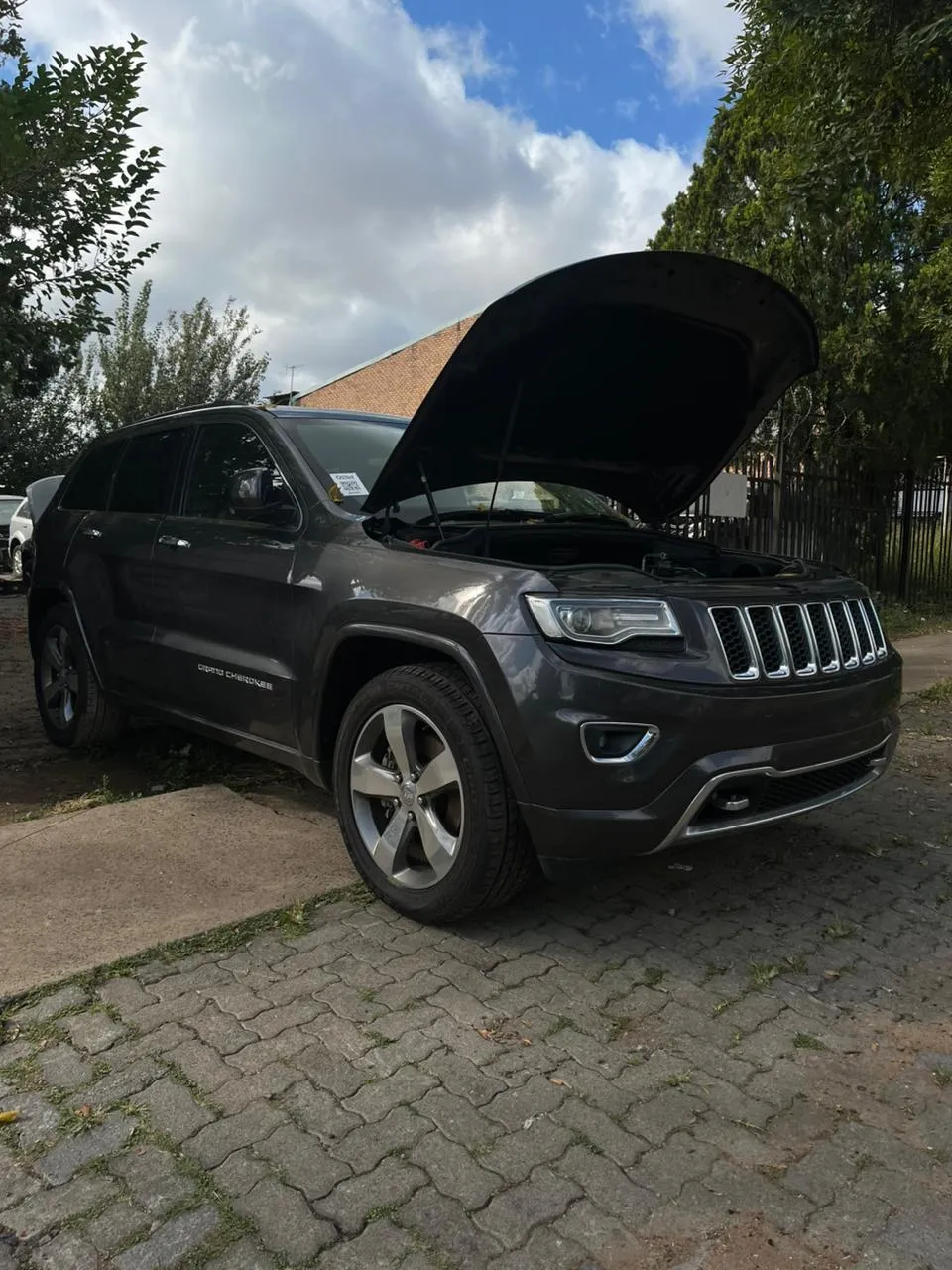 2014 Jeep Grand Cherokee  view 2