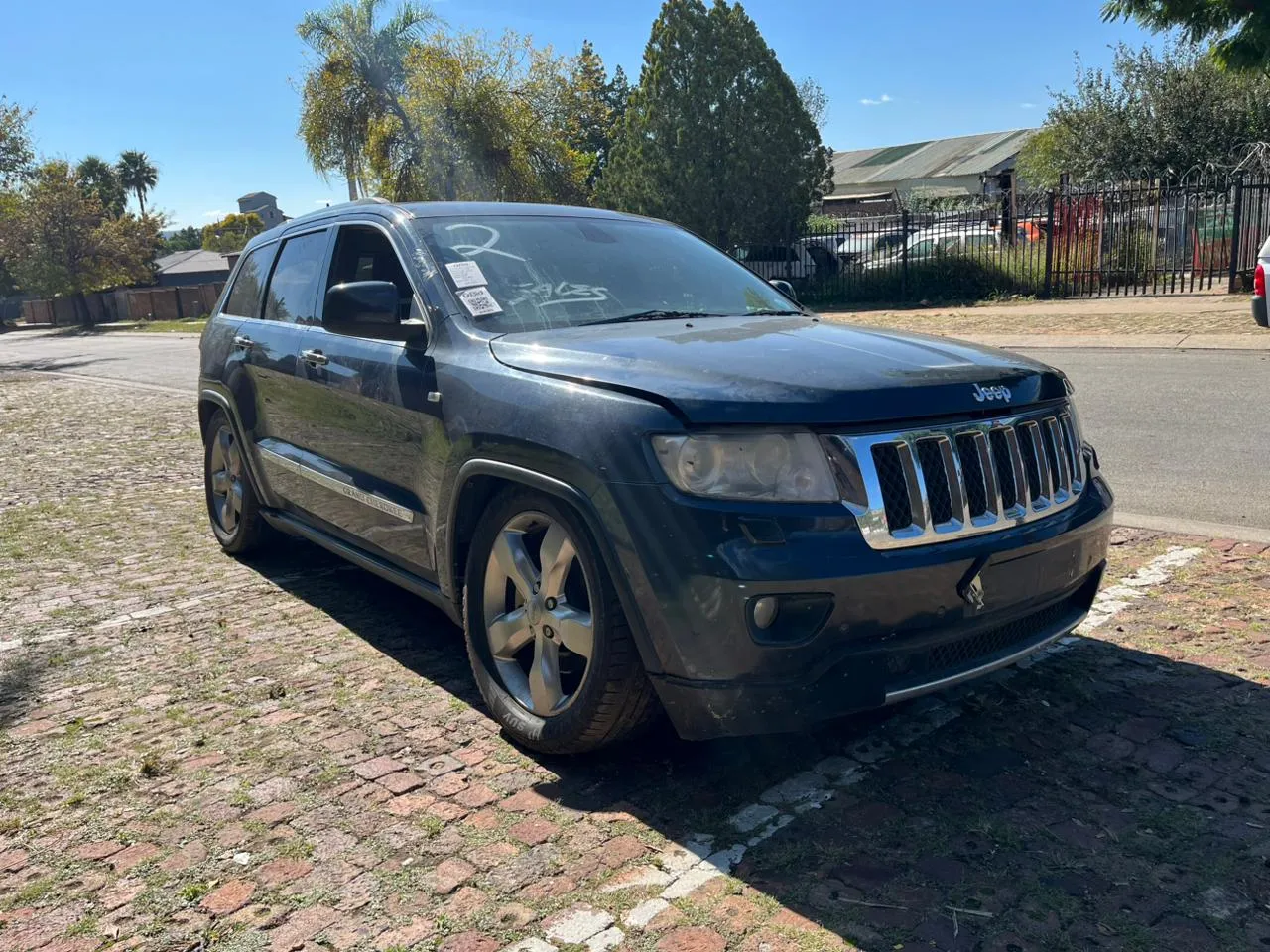 2013 Jeep Grand Cherokee  view 4