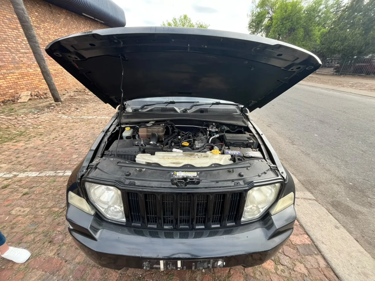 2010 Jeep Cherokee  view 2