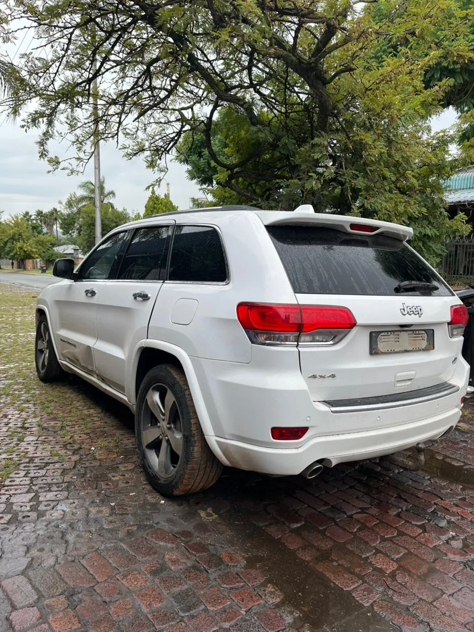 2014 Jeep Grand Cherokee  view 4