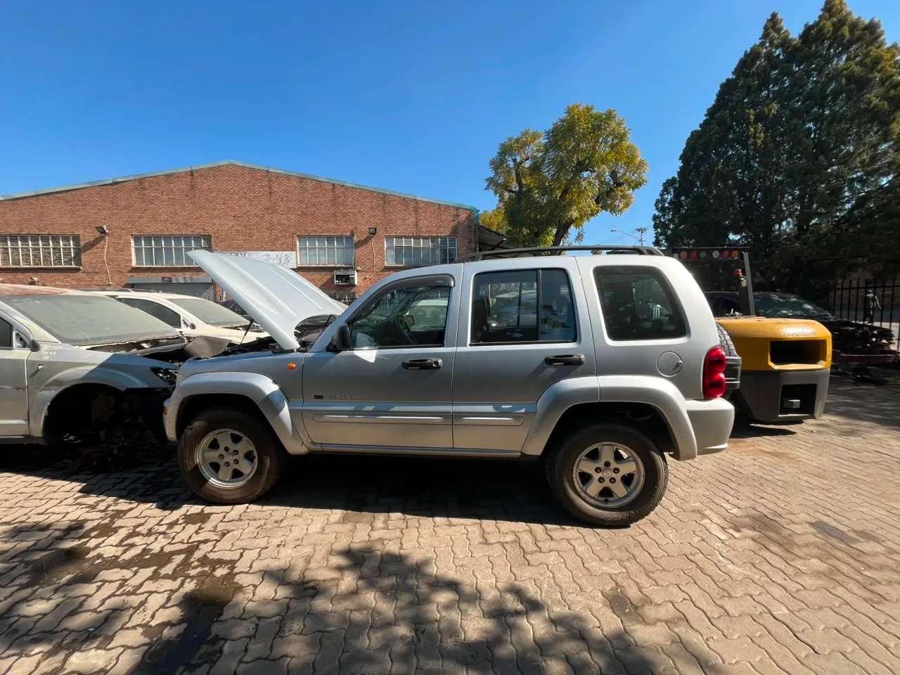 2002 Jeep Cherokee  view 4