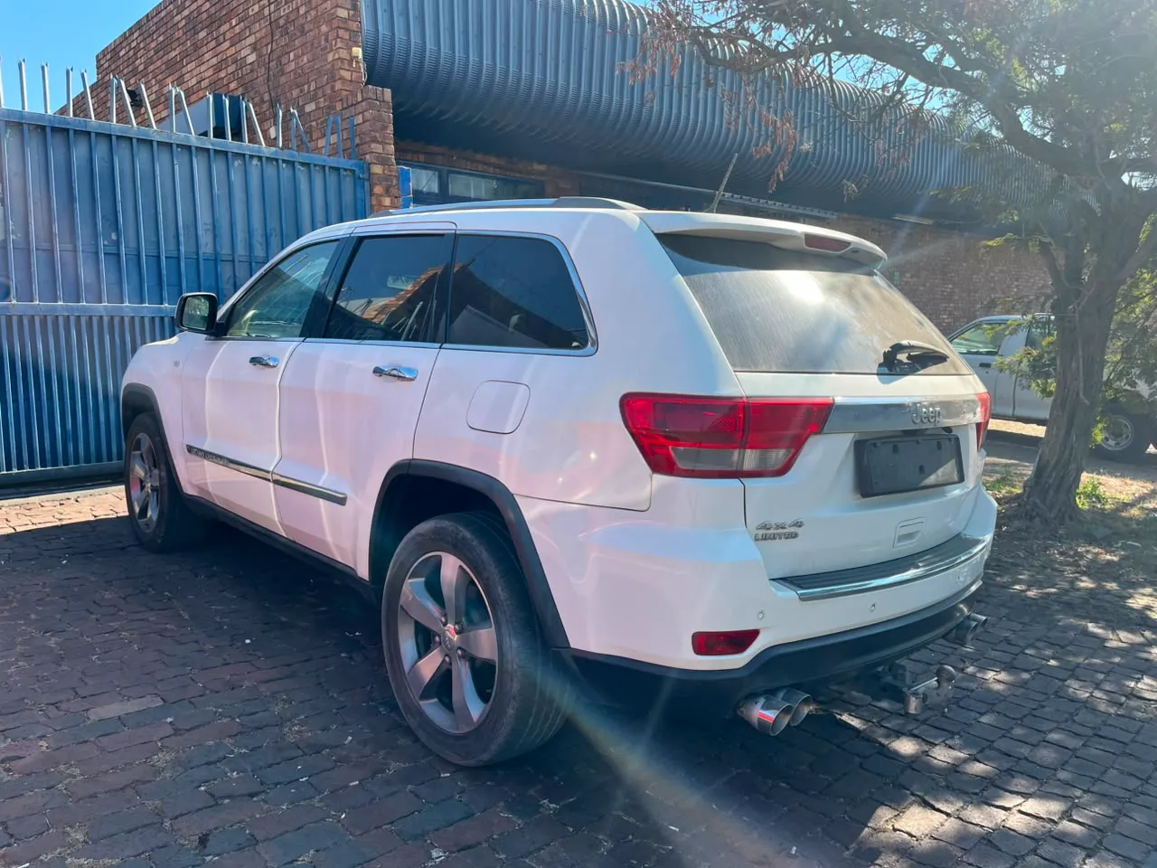 2012 Jeep Grand Cherokee  view 3