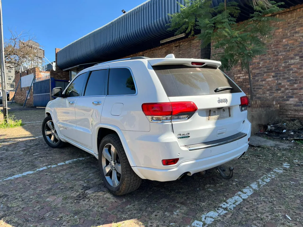 2014 Jeep Grand Cherokee  view 4