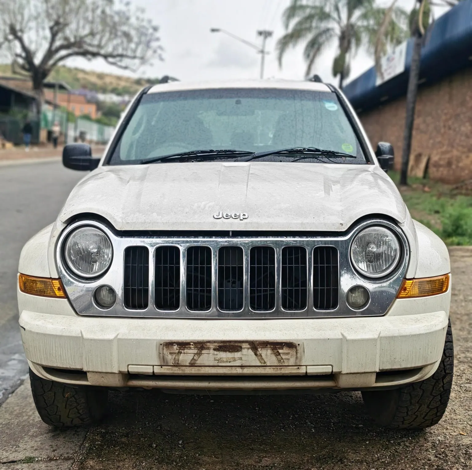 2006 Jeep Cherokee  view 2