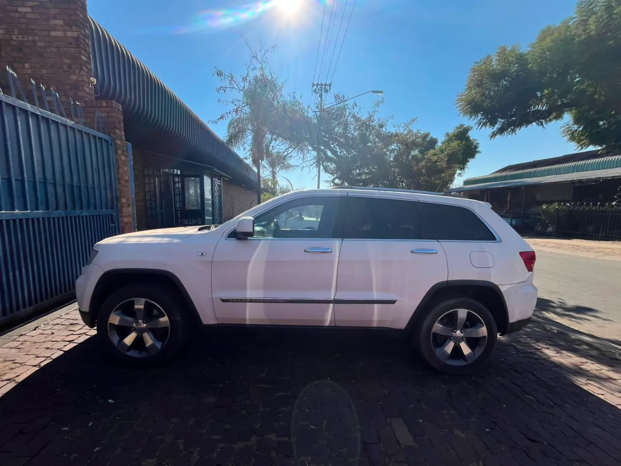 2012 Jeep Grand Cherokee  view 7
