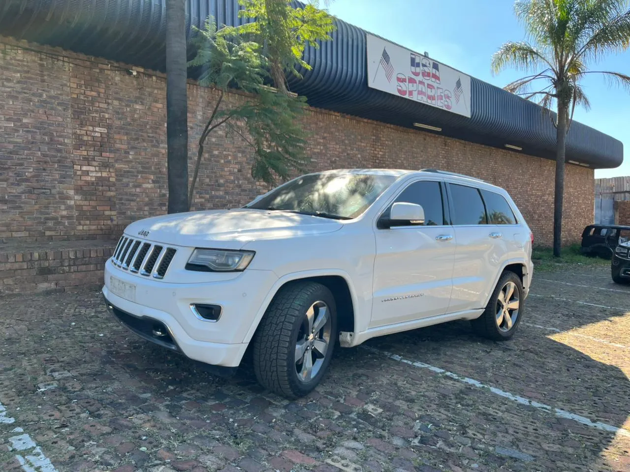 2014 Jeep Grand Cherokee thumbnail 3