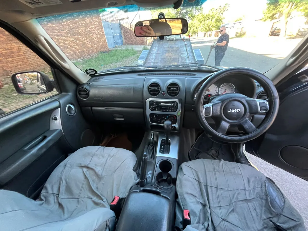 2004 Jeep Cherokee  view 6