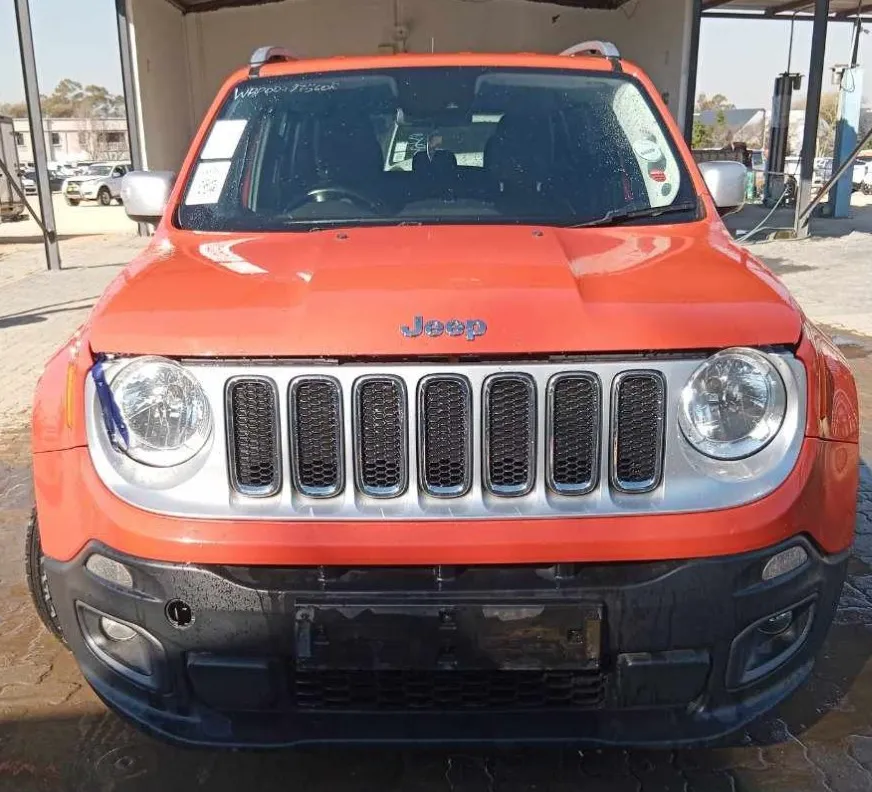 2015 Jeep Renegade  view 3