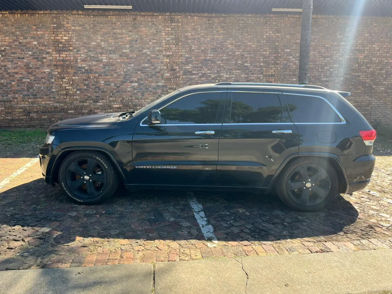 2014 Jeep Grand Cherokee  view 4
