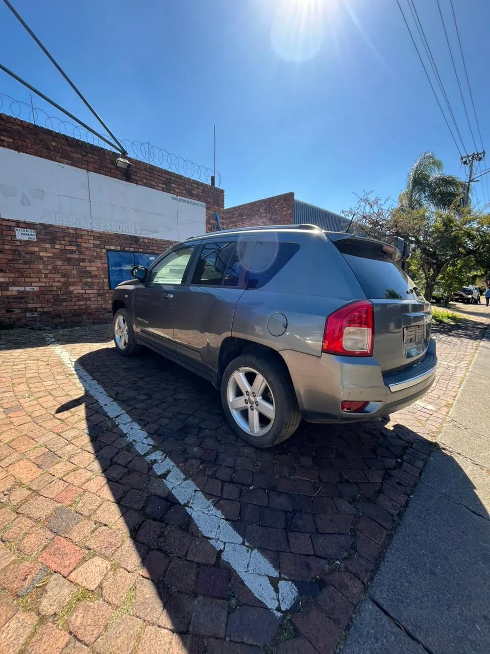 2012 Jeep Compass  view 6