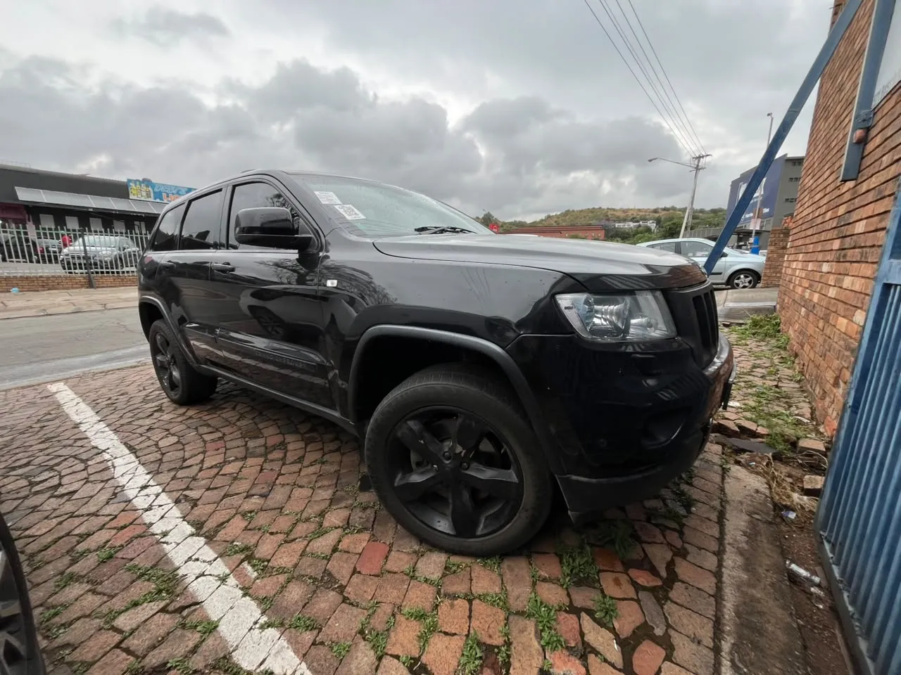 2013 Jeep Grand Cherokee  view 2