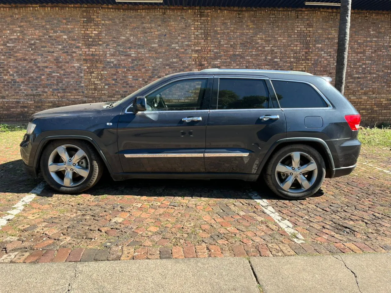 2013 Jeep Grand Cherokee  view 6