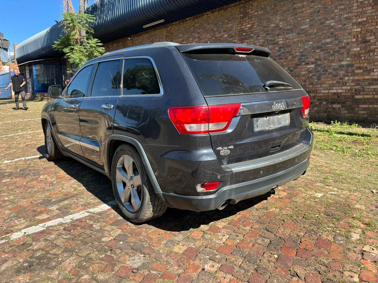 2013 Jeep Grand Cherokee  view 3
