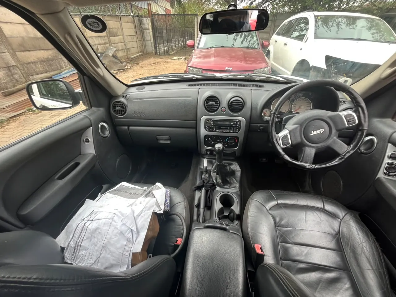 2002 Jeep Cherokee  view 4