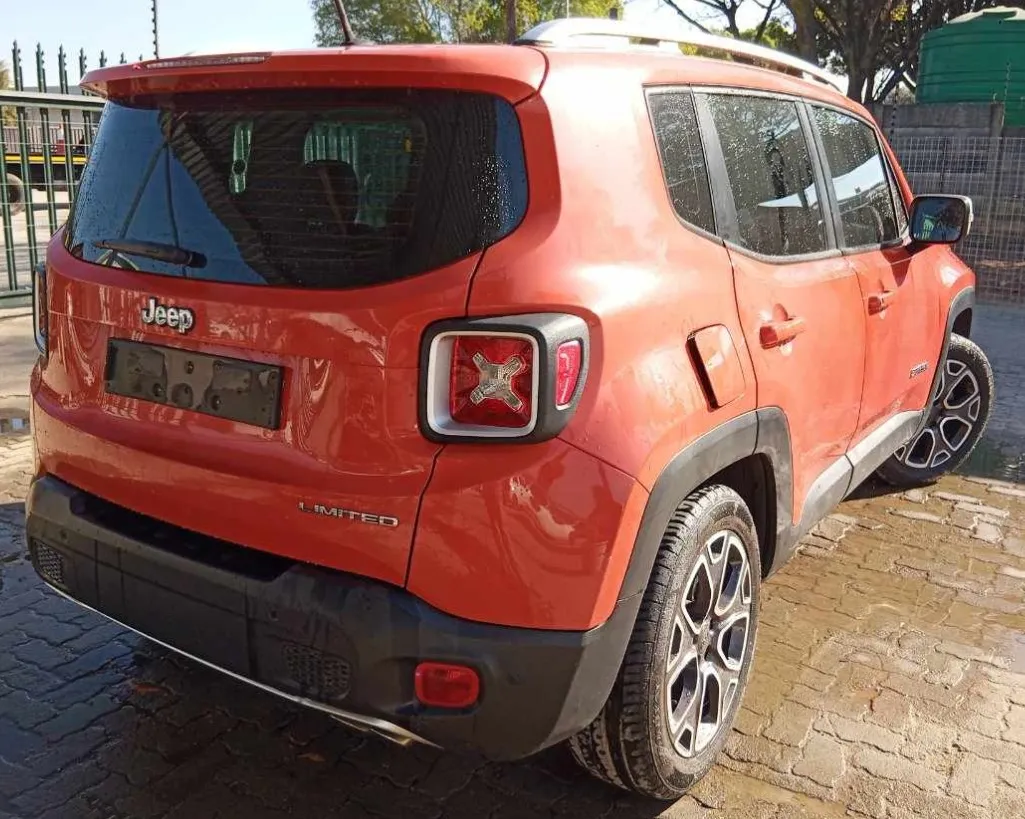 2015 Jeep Renegade  view 6