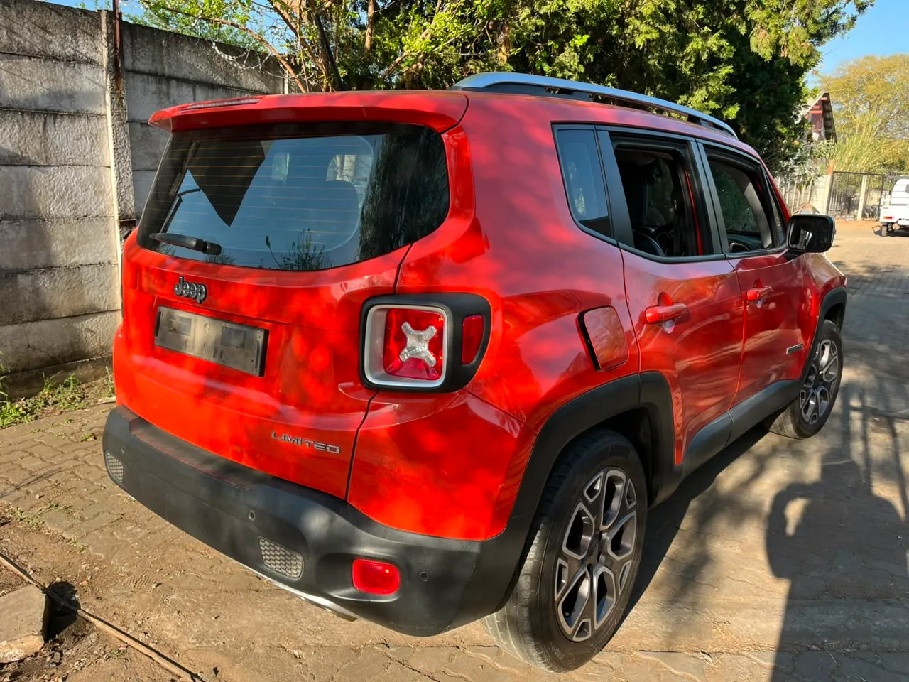 2015 Jeep Renegade  view 7