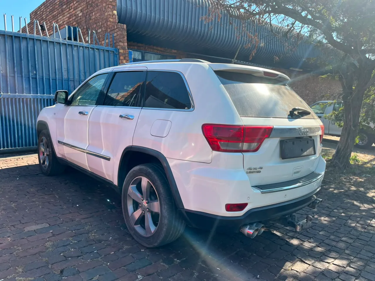 2012 Jeep Grand Cherokee  view 4