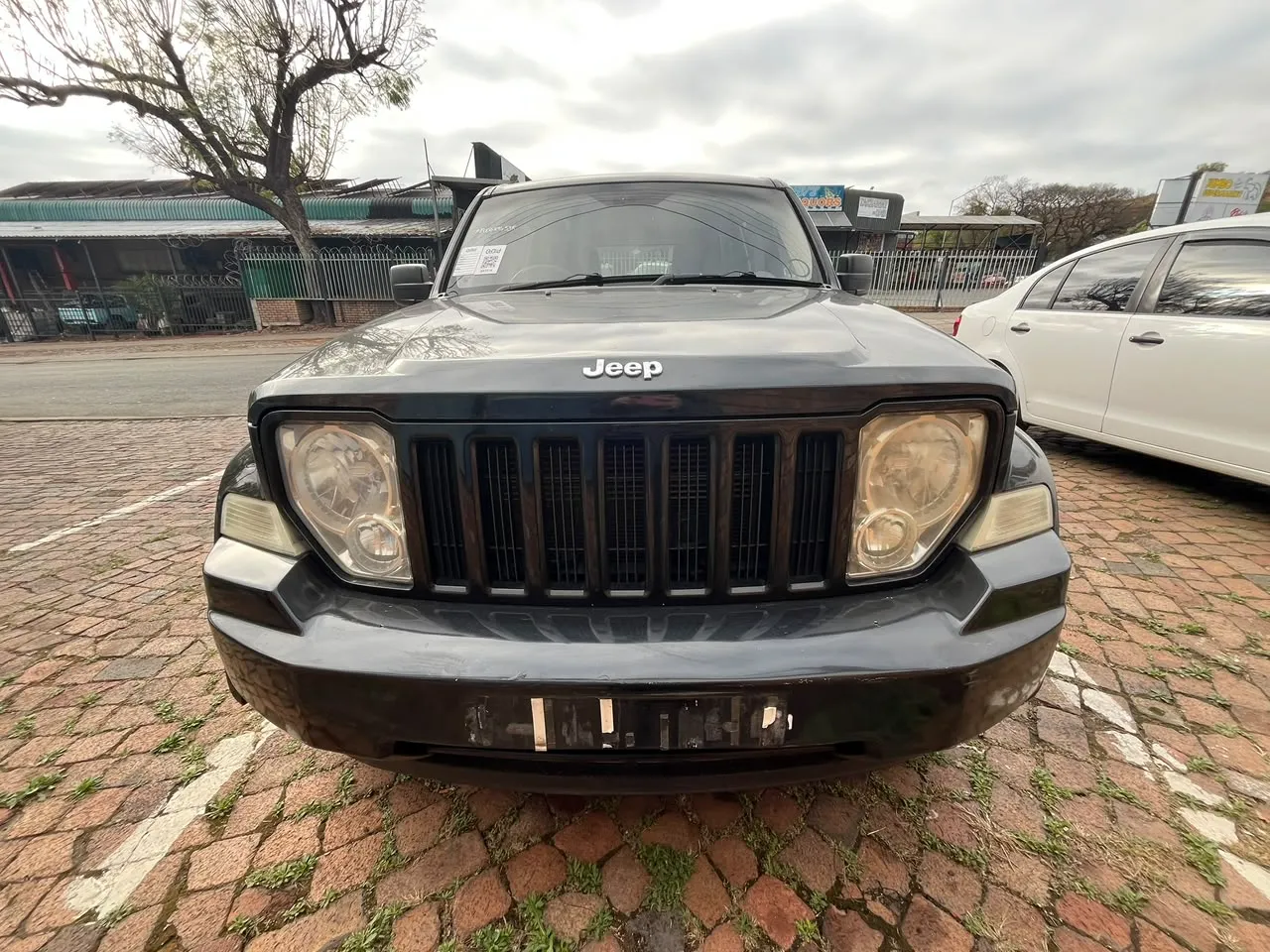 2010 Jeep Cherokee  view 5