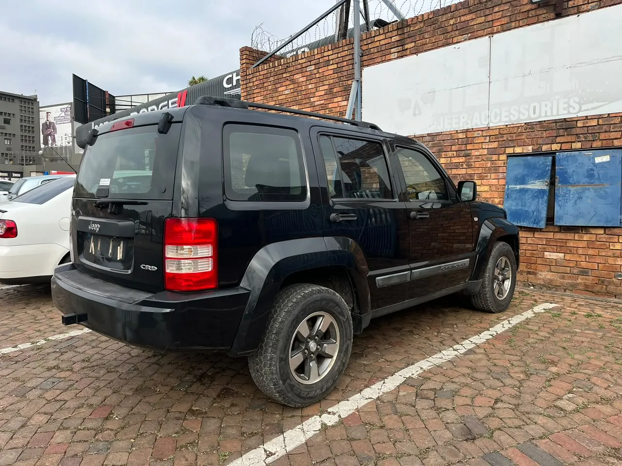 2010 Jeep Cherokee  view 3