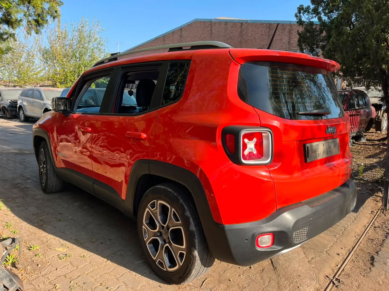 2015 Jeep Renegade  view 3