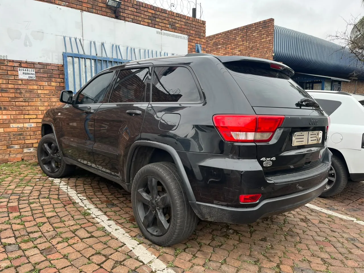 2013 Jeep Grand Cherokee  view 6