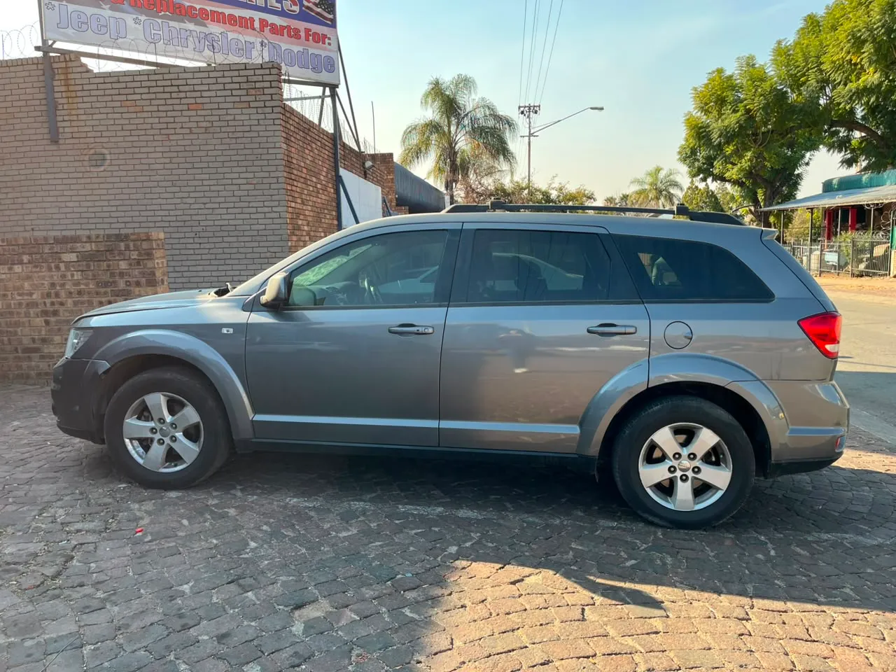 2012 Dodge Journey  view 4