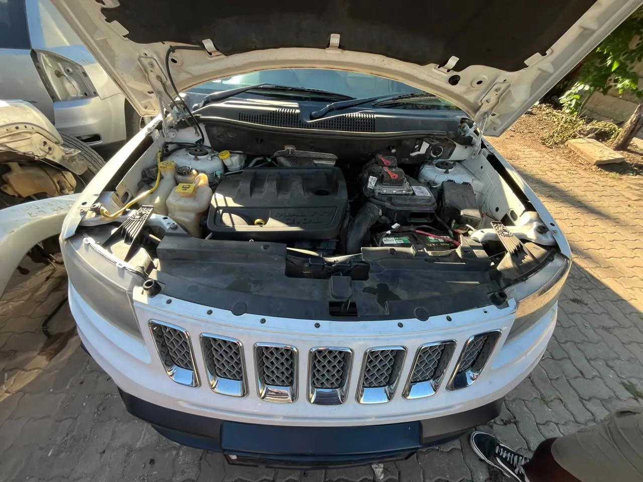 2014 Jeep Compass  view 3