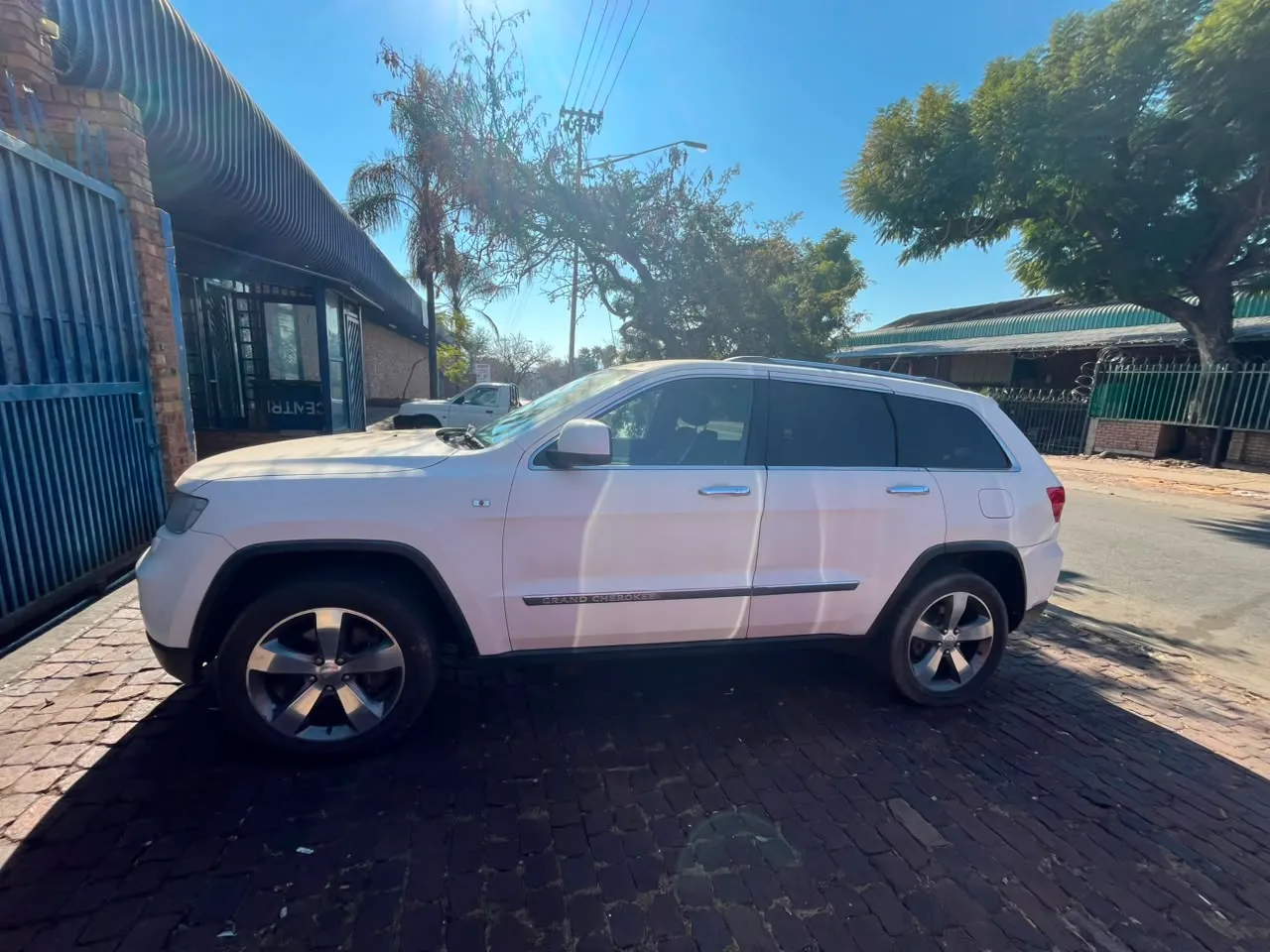 2012 Jeep Grand Cherokee  view 7