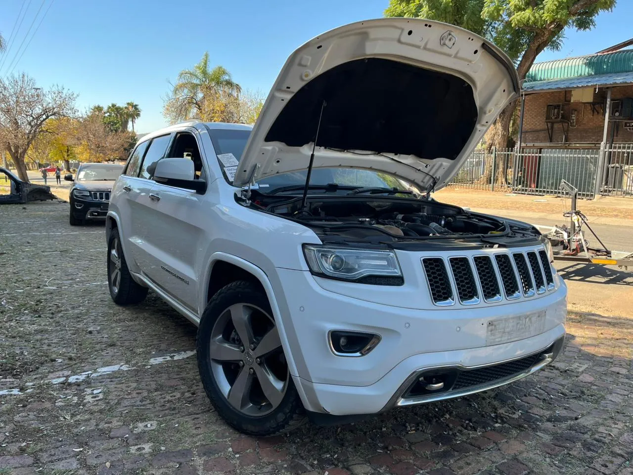 2014 Jeep Grand Cherokee  view 2