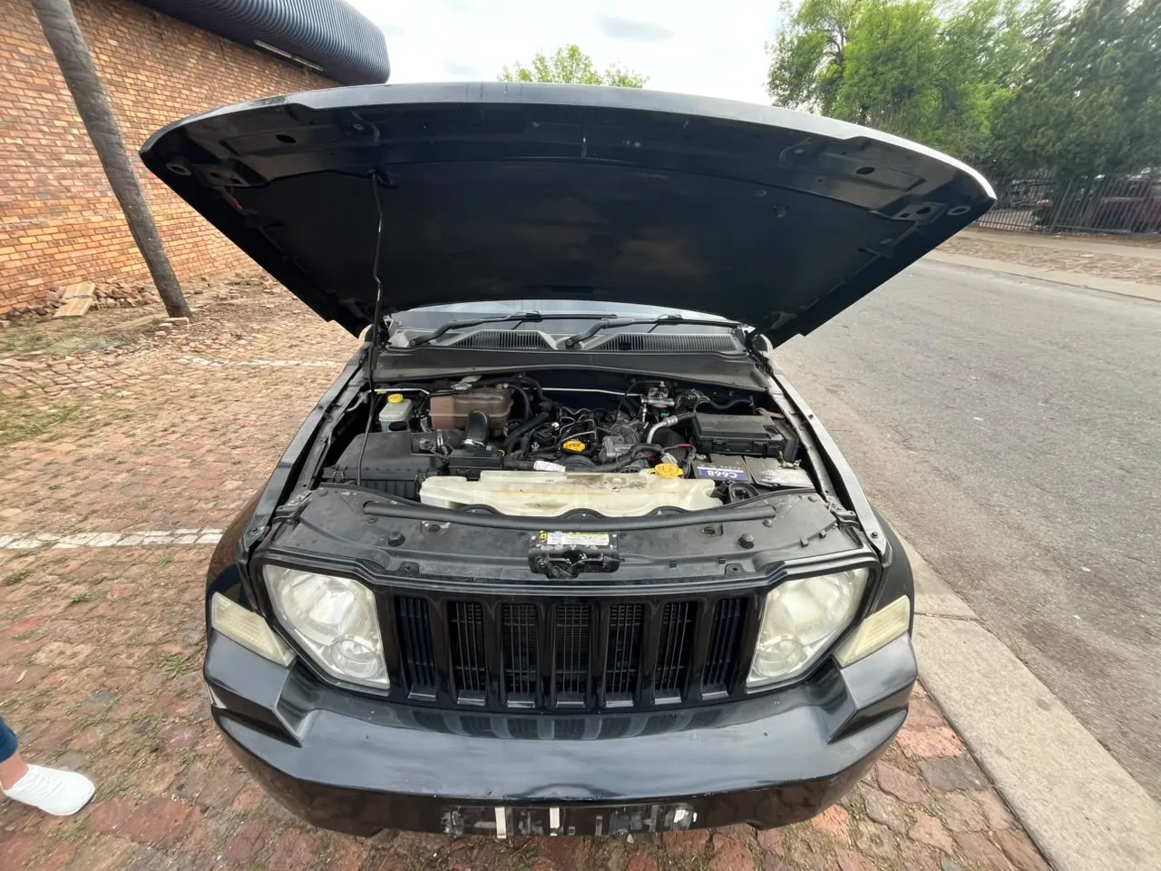 2010 Jeep Cherokee  view 3