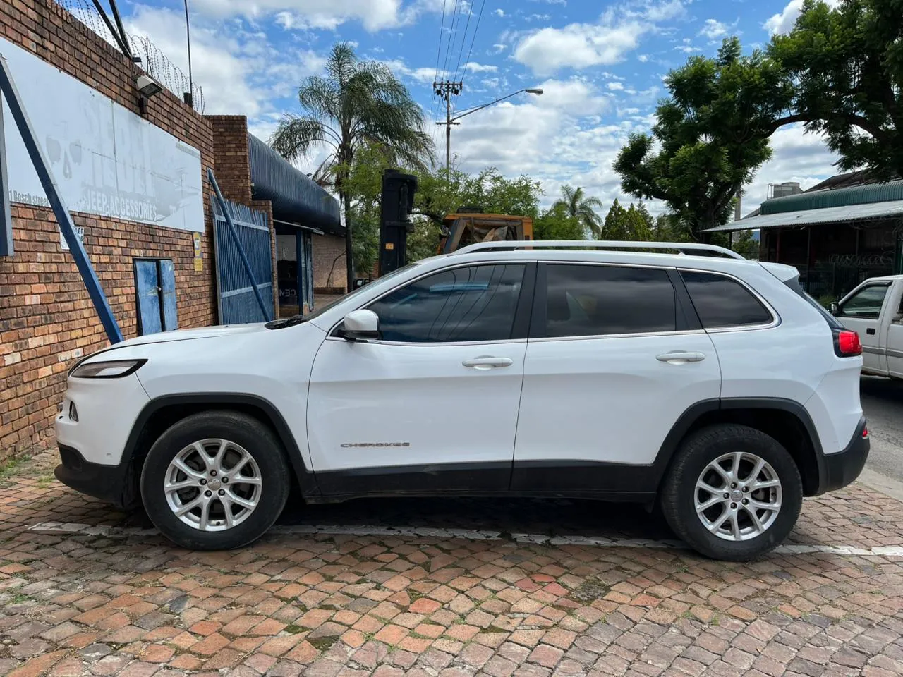 2015 Jeep Cherokee  view 8