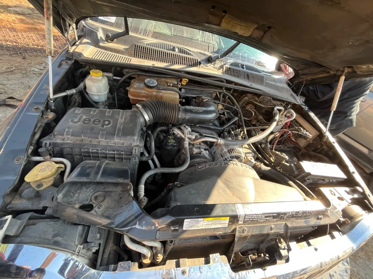 2005 Jeep Cherokee  view 3